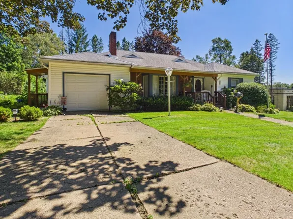 222 Chestnut St, Kane, PA 16735