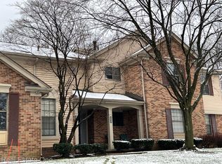 29539 Pine Ridge Cir, Farmington, MI 48331