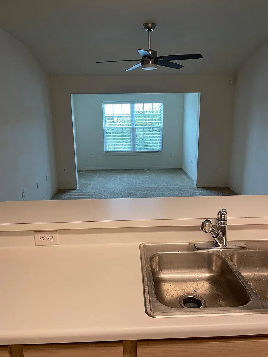 Building Photo - 5455 Vineland Rd #3304