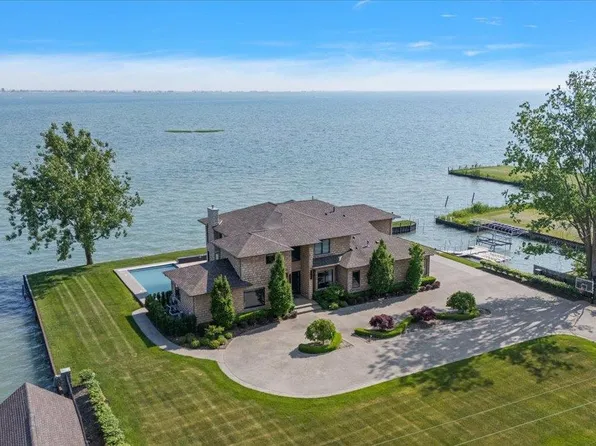 8349 Dixie Hwy, Ira, MI 48023