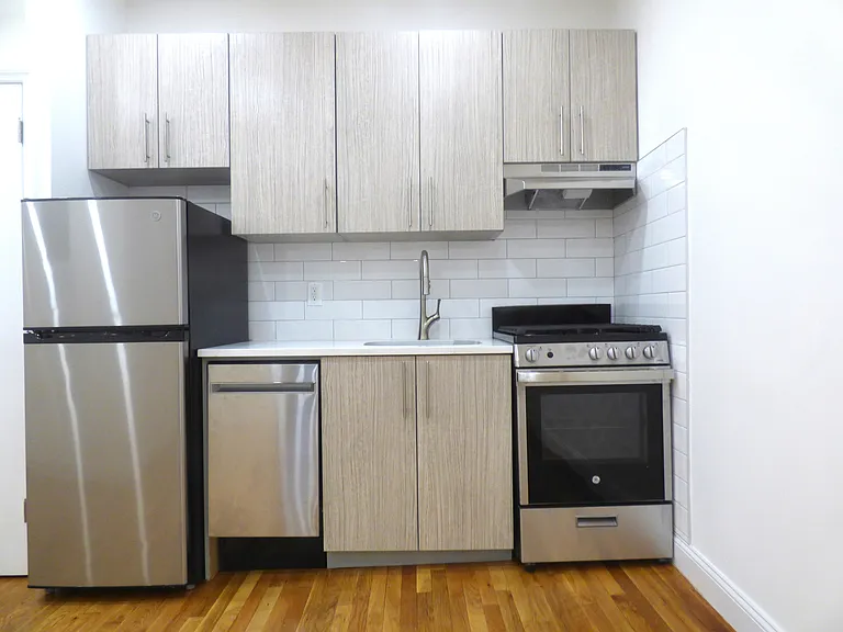 218 E 14th St #2F — Photo 6