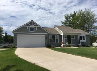 839 Ashlee Ct, Norton Shores, MI