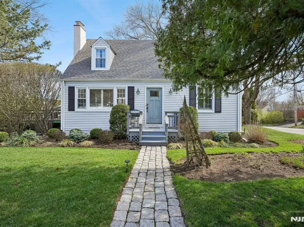 122 Johnson Ave, Mahwah, NJ 07430