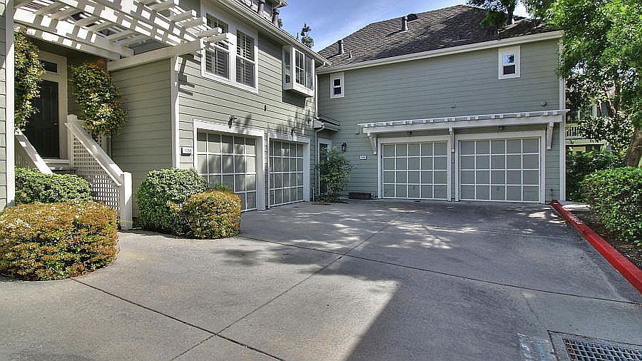 1st image of 1055 Helm Ln