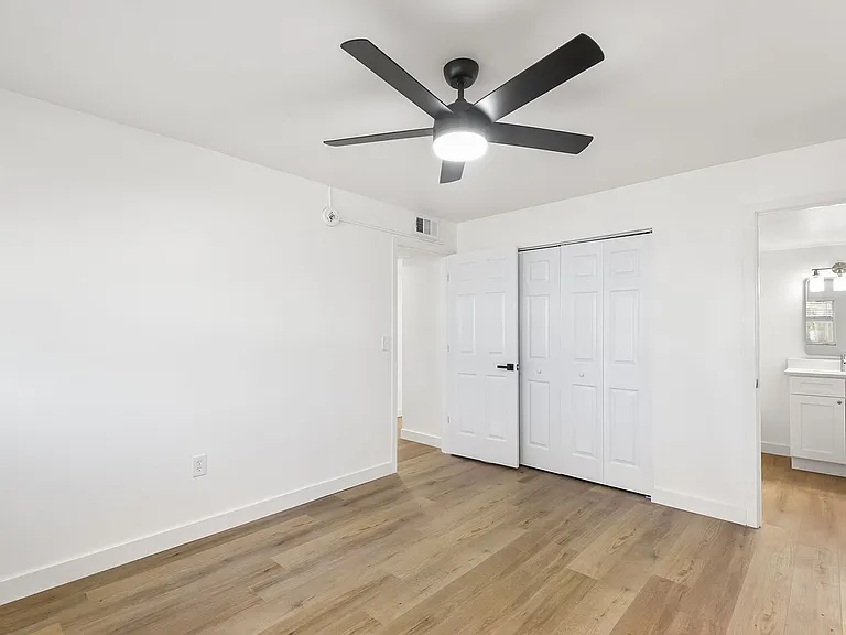 555 62nd St S #110 — Photo 9