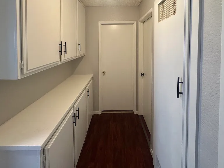 12700 Kornblum Ave — Photo 21