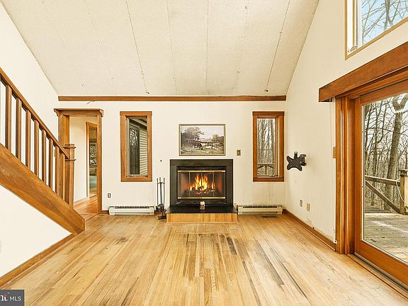 4th image of 266 Elderberry Ln