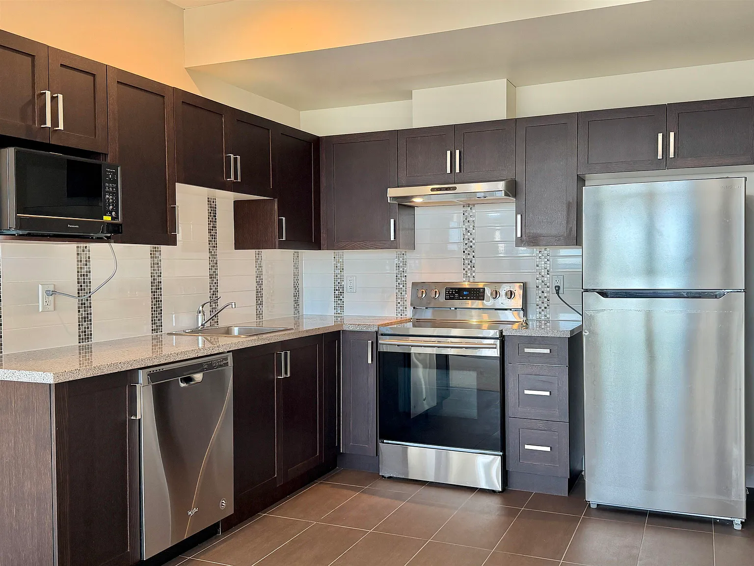 2 bed, 900 sqft, $1,750 — Photo 2