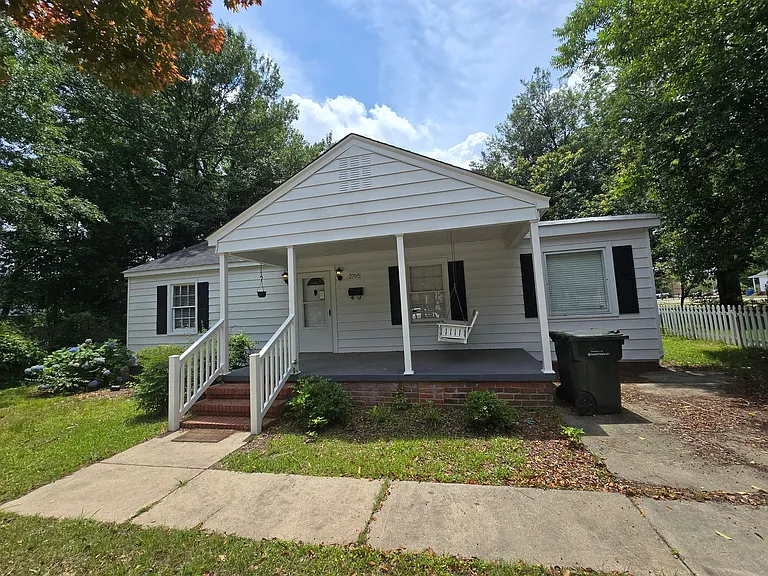 2705 Pecan Dr — Photo 1