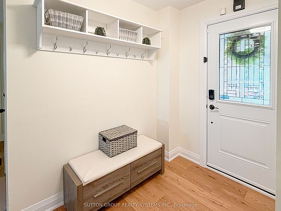 3rd image of 19 Parkway Pl