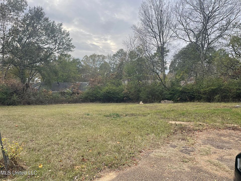 2nd image of 305 S Warrenton Rd