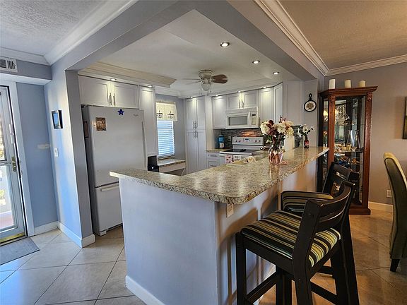 5th image of 321 SE 3rd Street #302