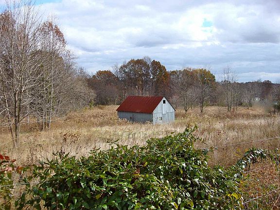 Horse barn with 2 stalls