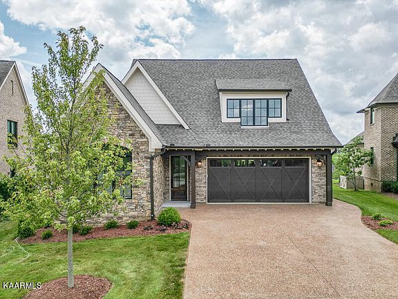 2nd image of 250 E Highlands Cir
