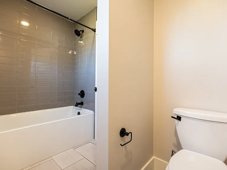 130 Rose Ln #202 — Photo 22