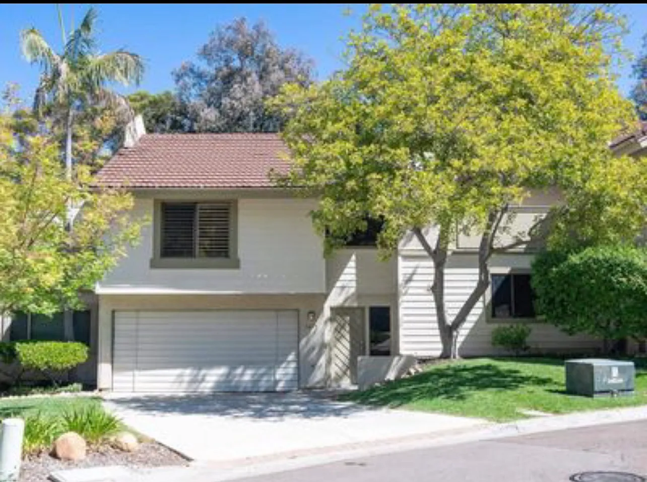 3 bed, 2.5 bath, 1700 sqft, $4,000 — Photo 2
