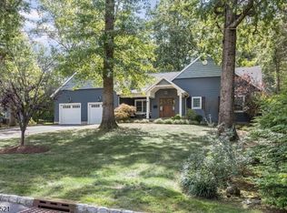 18 East Dr, Livingston, NJ 07039