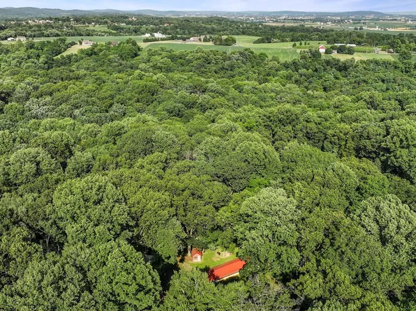 233 Acorn Ln, Lititz, PA 17543