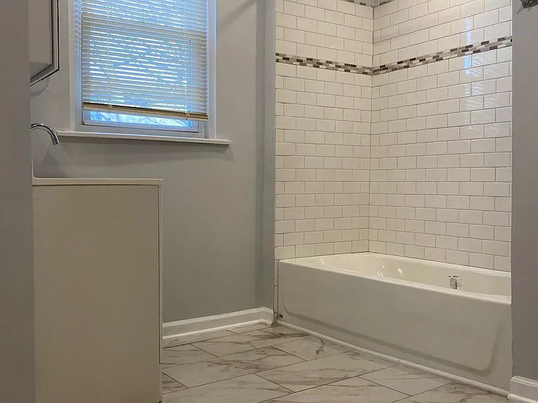 2045 Sigel St — Photo 3