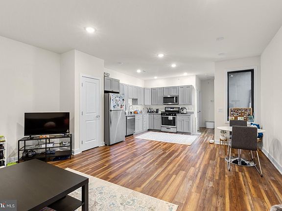 4th image of 2411-19 Kensington Ave #402