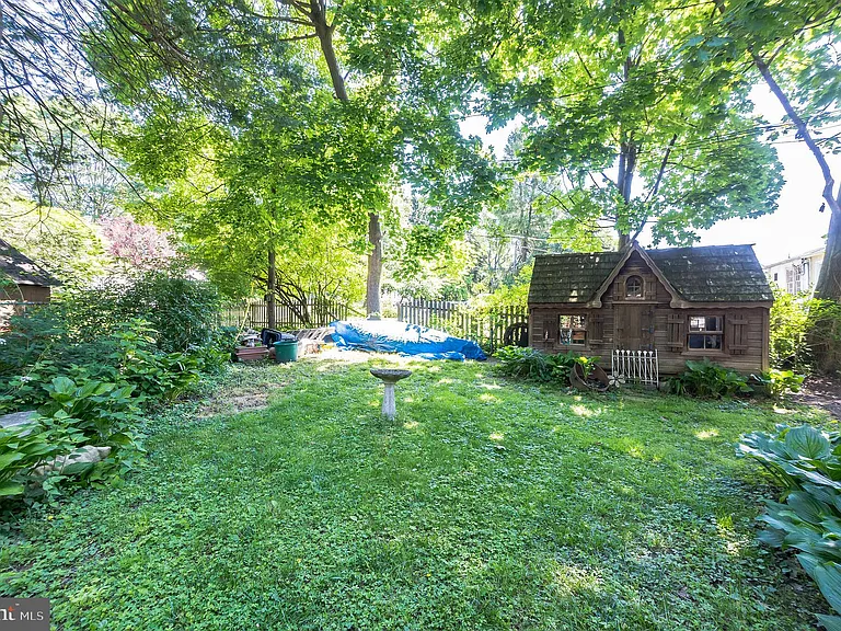800 E Cathedral Rd #2 — Photo 28