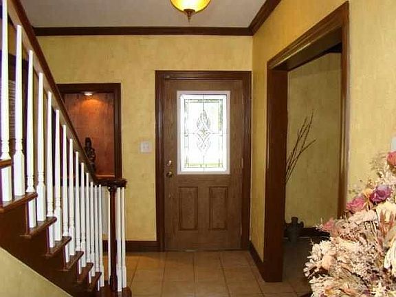 2nd image of 601 Central Dr