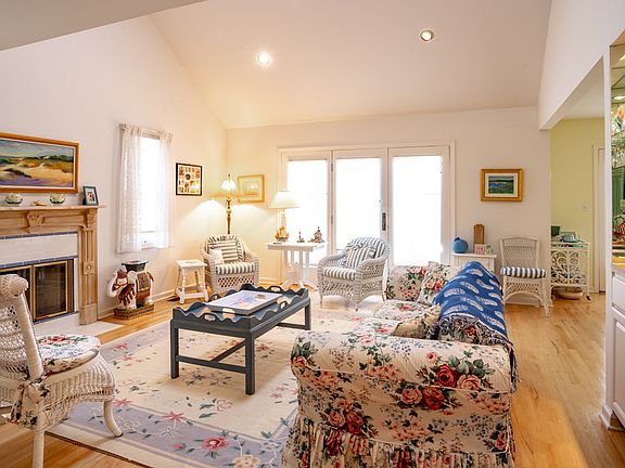 2nd image of 1 Brittany Ln
