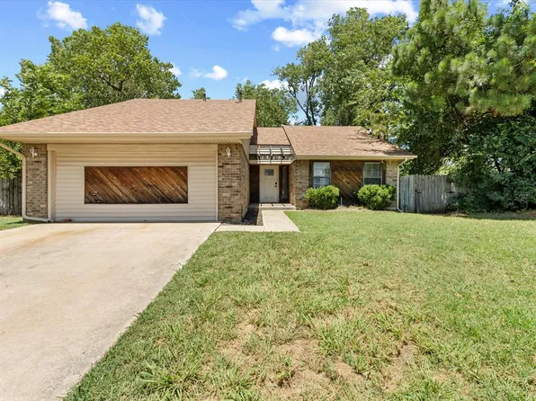 1717 Crest Cir, Midwest City, OK 73130
