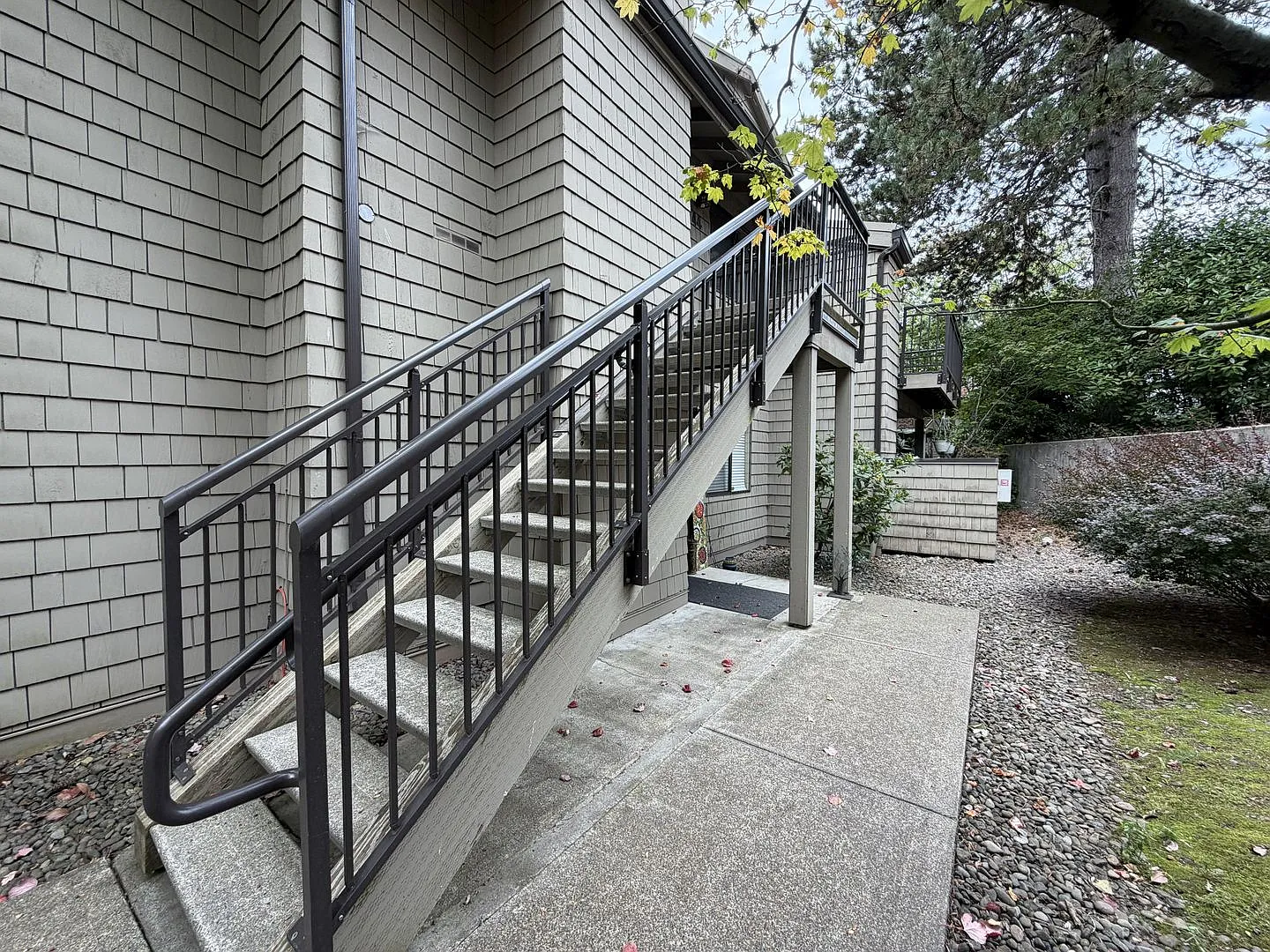 Mountain Park 2-Bedroom Condo with Spacious Kitchen, Private Deck, Pool & Community Amenities — Photo 4