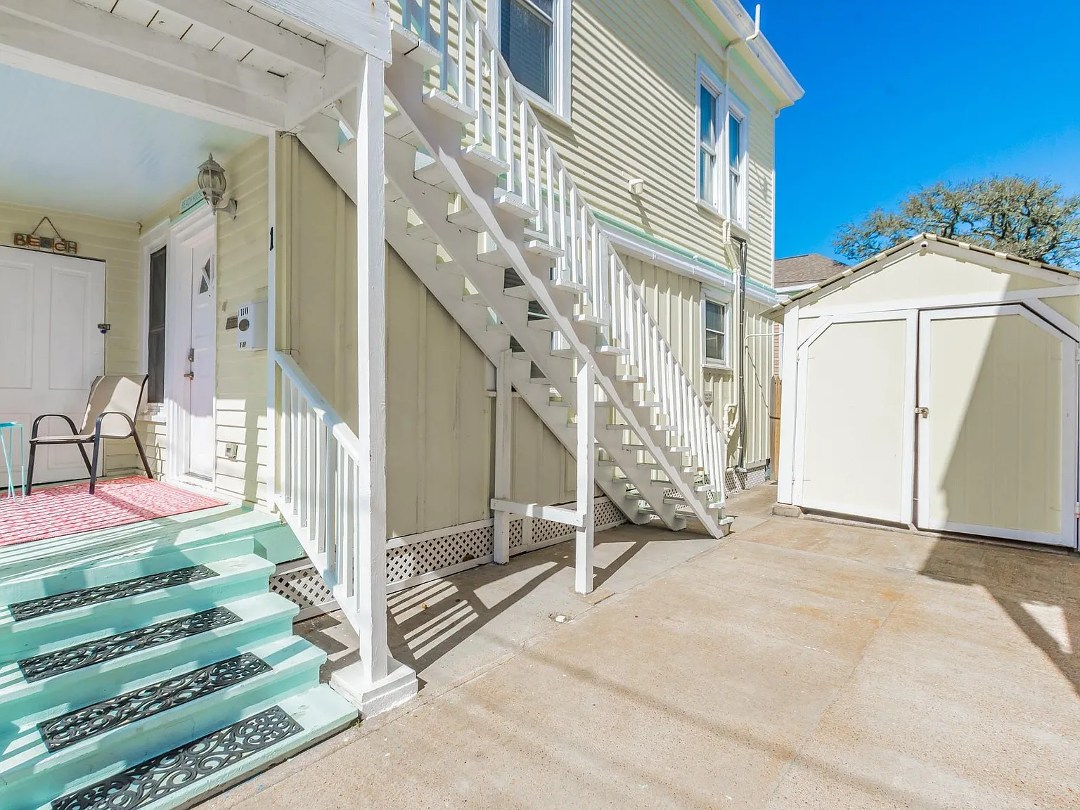 1406 Moody Ave — Photo 3