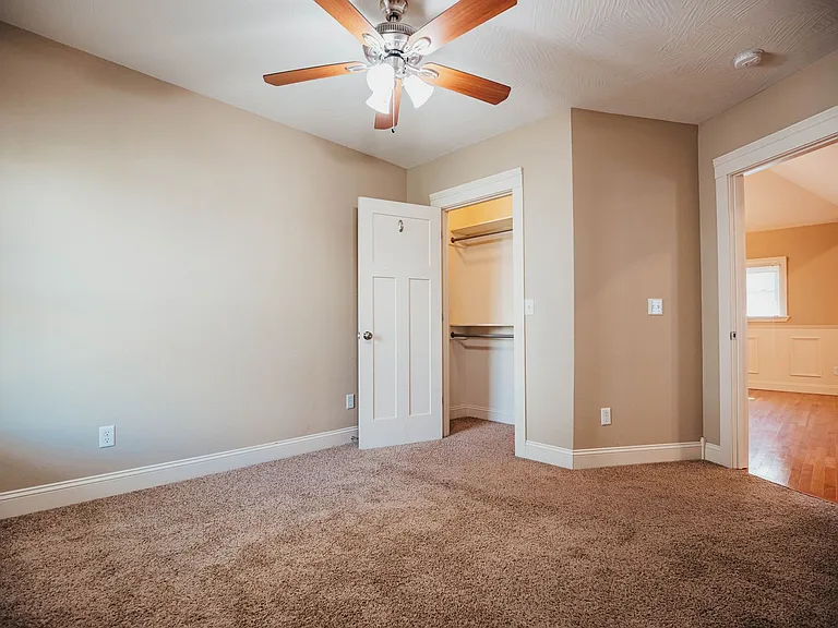 1040 E Walnut St — Photo 7