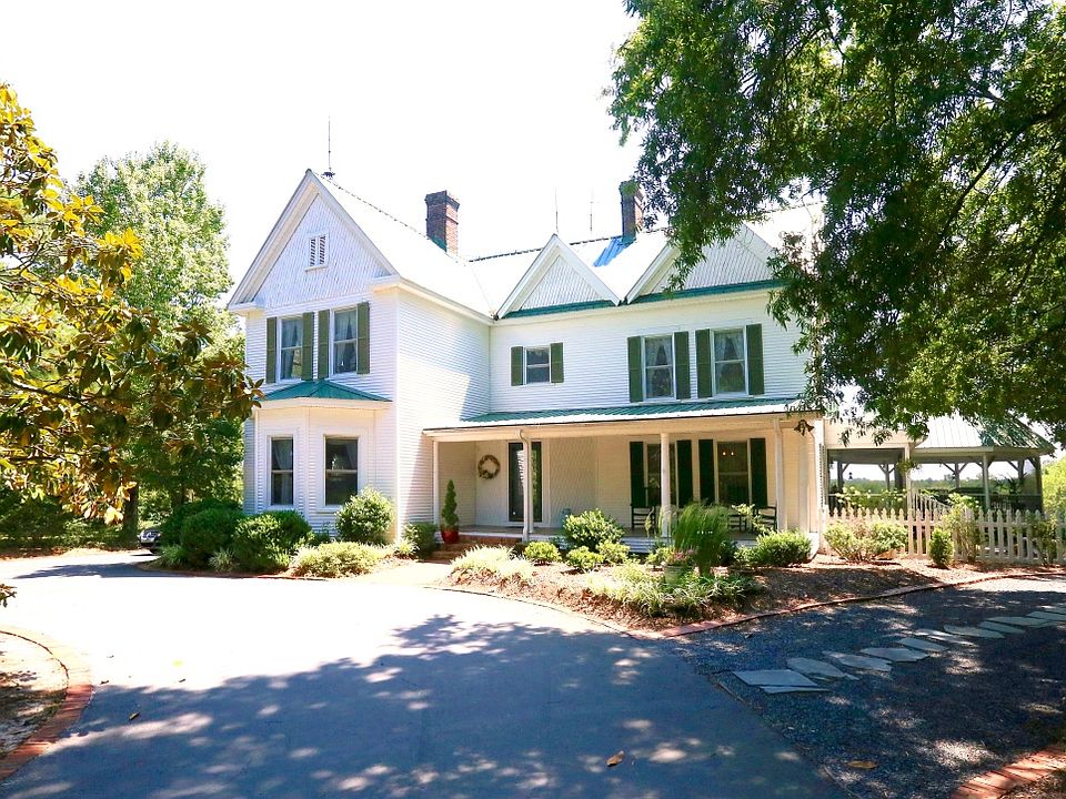 Welcome to 1351 Dowd Road!