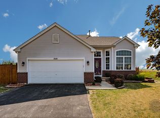 16101 Palm Dr, Crest Hill, IL 60403