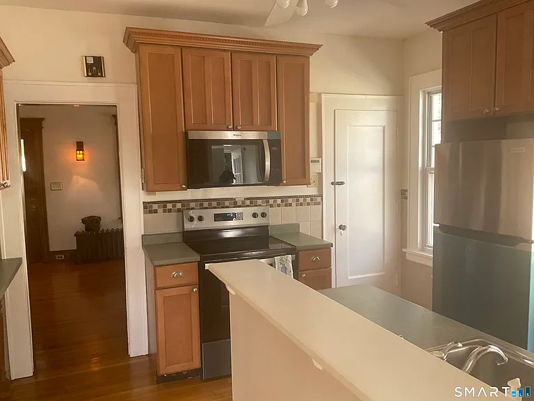 1127 W Broad St — Photo 14