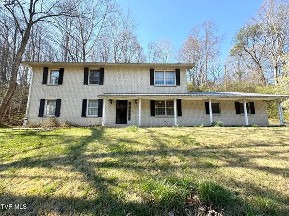1721 Valleyview Dr, Big Stone Gap, VA 24219