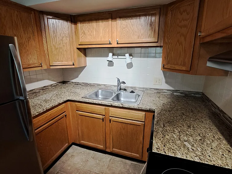 2827B Charing Rd — Photo 3