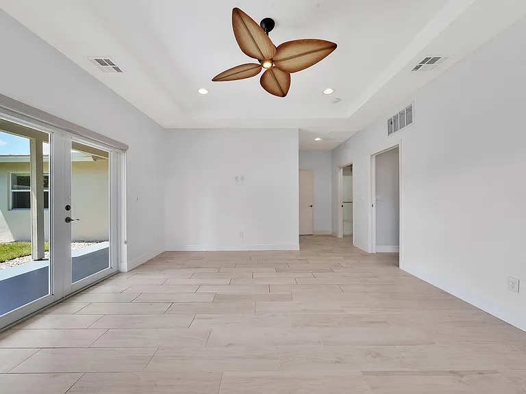 2388 E Edgewater Dr — Photo 14