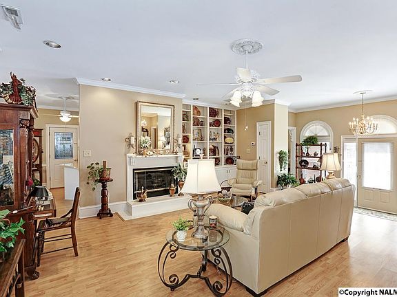 2nd image of 2923 Deer Valley Dr SE