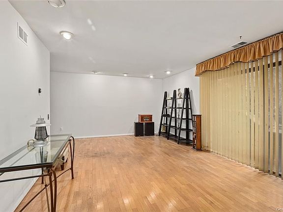 5th image of 11 Jackson Ave Unit 53