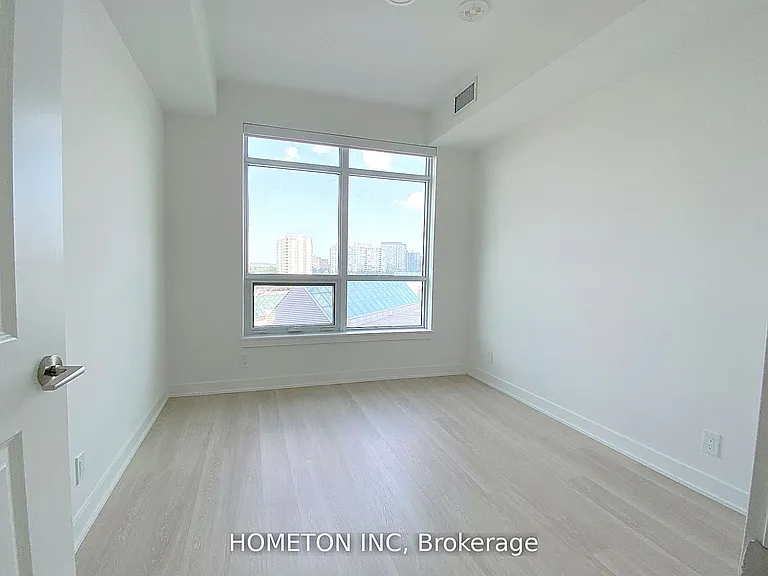 50 Upper Mall Way #B528 — Photo 3