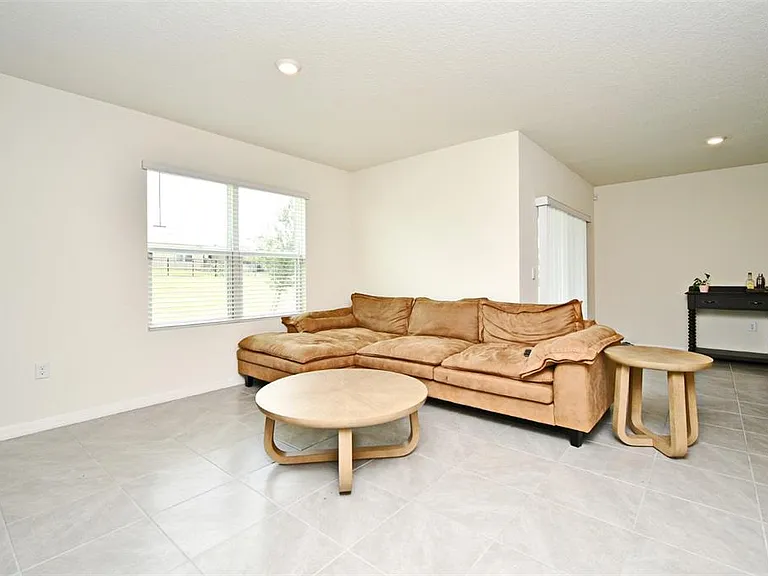 440 Baroness Way — Photo 7