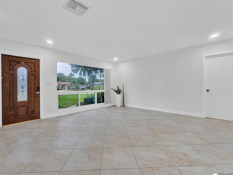 5921 NE 15th Ave — Photo 22
