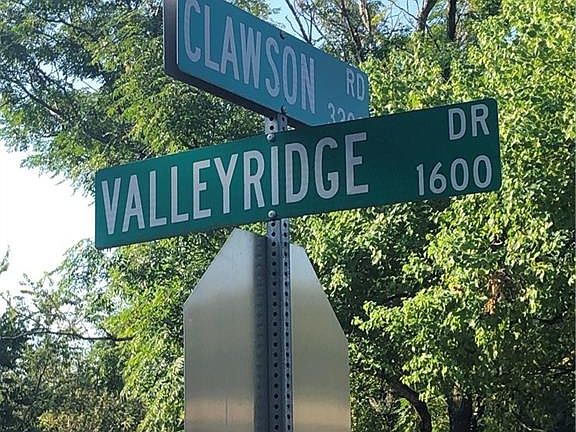 3rd image of 1608 Valleyridge Dr