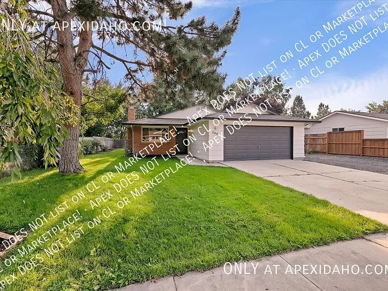 249 S Harlan Pl — Photo 1