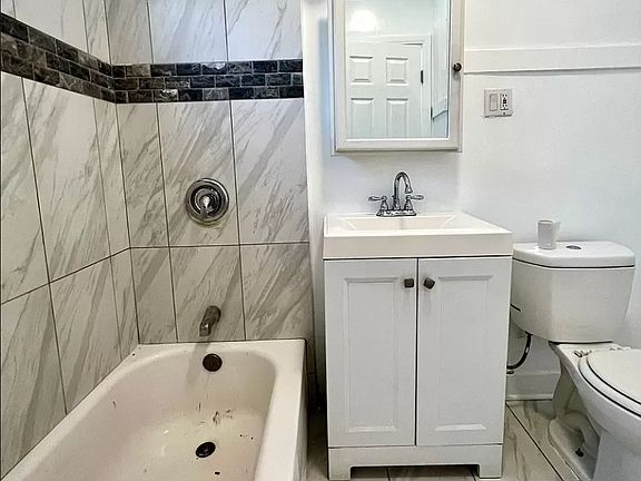 4th image of 619 Elm Ave APT 9
