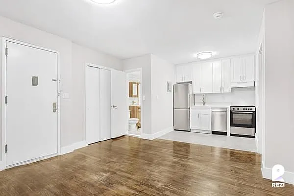 Rented by REZI | media 9