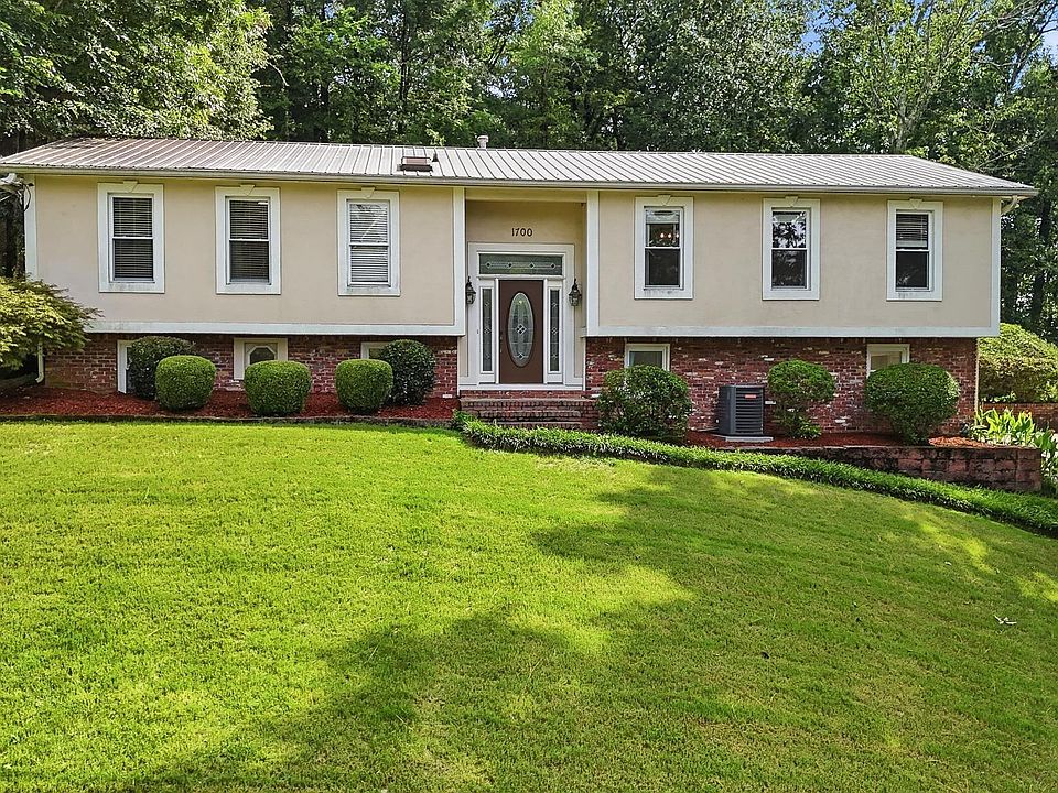 1st image of 1700 Woodview Cir