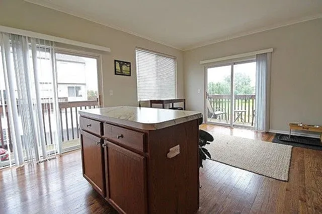 3 bed, 2.5 bath, 1494 sqft, $2,600 — Photo 2