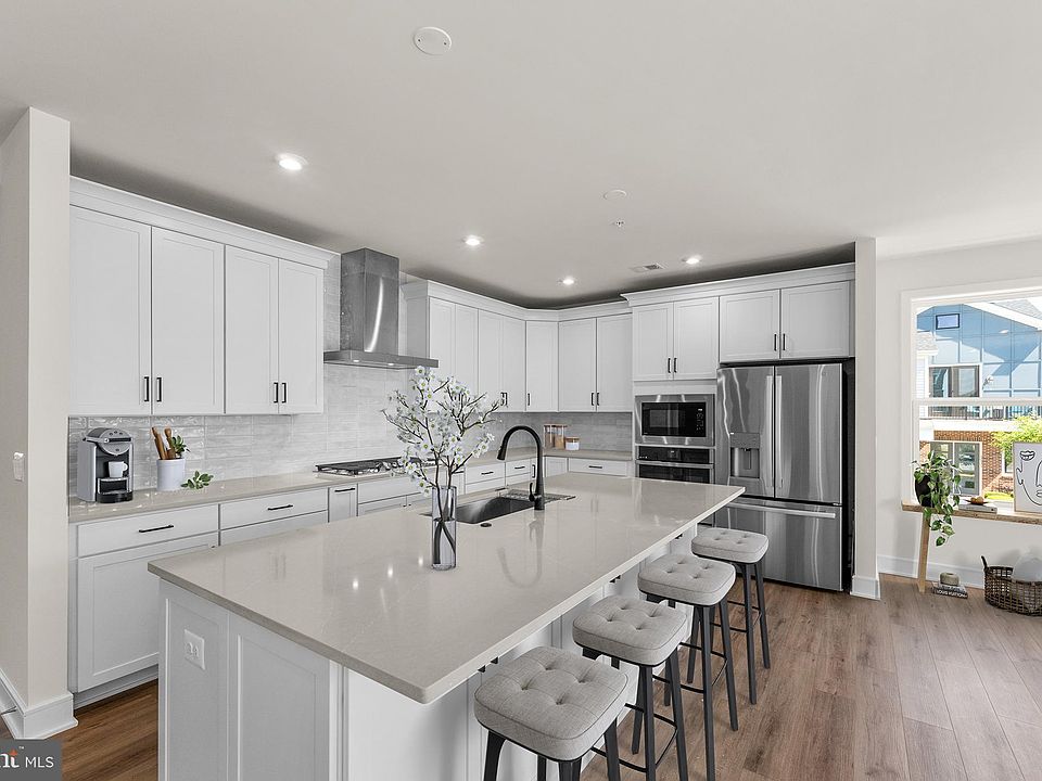 1st image of 23679 Bolton Cres #12-201