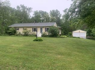 43 Pine Ln, Halfmoon, NY 12065